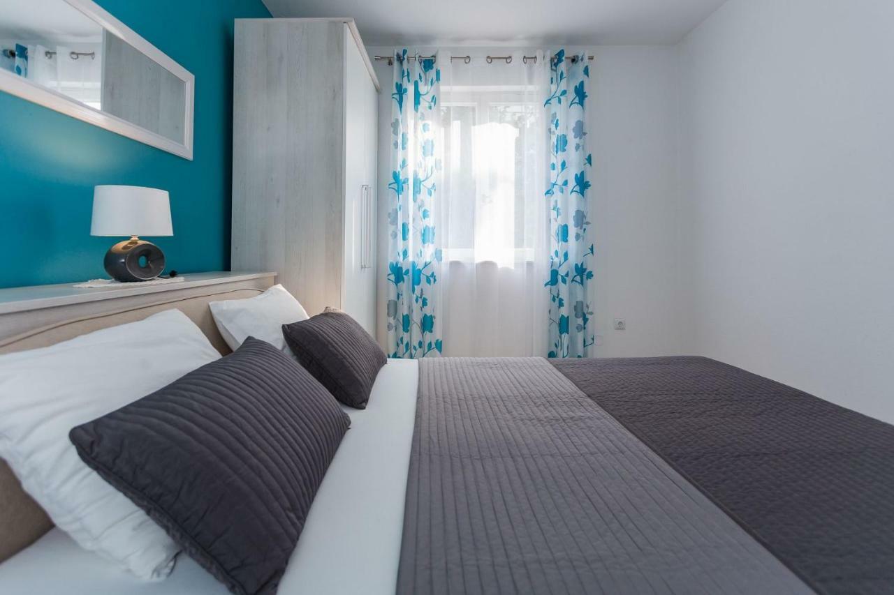 Appartement Petar - 50m From Sea